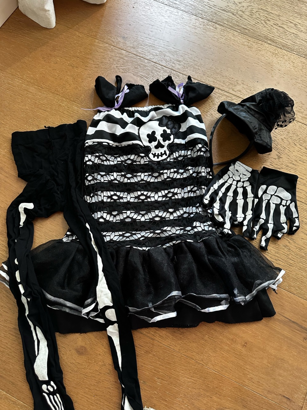 Girls medium Black & White Gothic Skull Lace costume